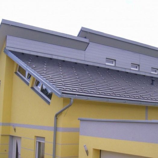 Dachdeckerarbeiten Bramac Tegalit, Spenglerarbeiten: Rheinzink; Fassade: Prefa Paneele